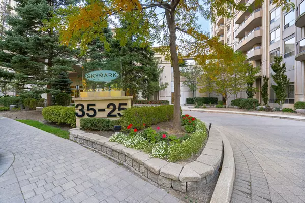 Mississauga, ON L5R 4B1,25 Kingsbridge Garden CIR #3013