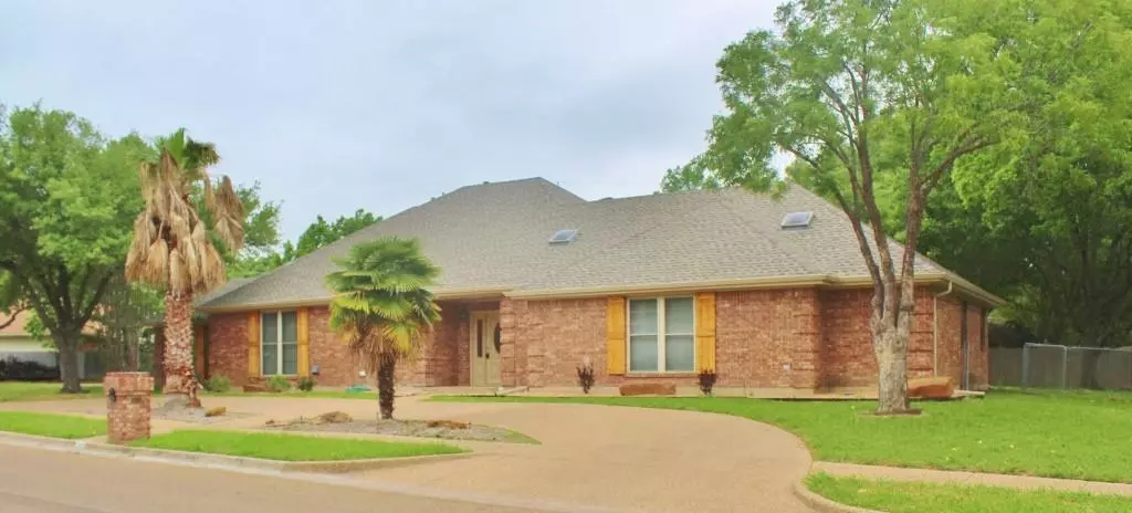 904 Williamsburg Drive, Ennis, TX 75119