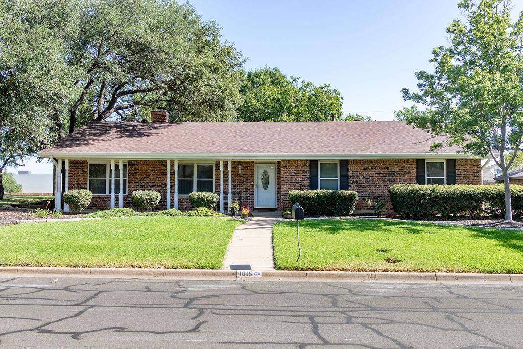 1015 Rocky Canyon Road, Arlington, TX 76012