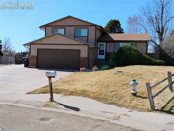 12 Hampton LN, Pueblo, CO 81001