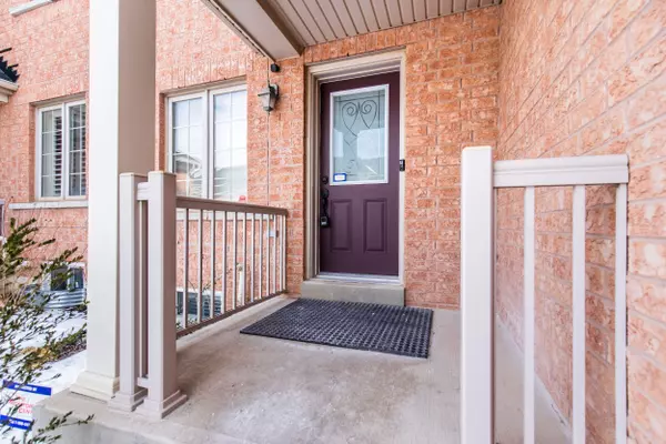 Oakville, ON L6M 0R3,3045 Gladeside AVE #8