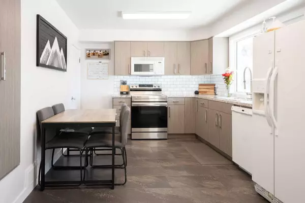 Lethbridge, AB T1H 0K1,1405 3a AVE N