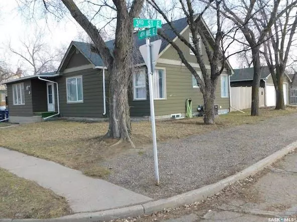 400 4TH AVENUE E, Assiniboia, SK S0H 0B0