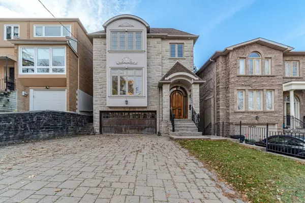 12 Walder AVE, Toronto C10, ON M4P 2R5