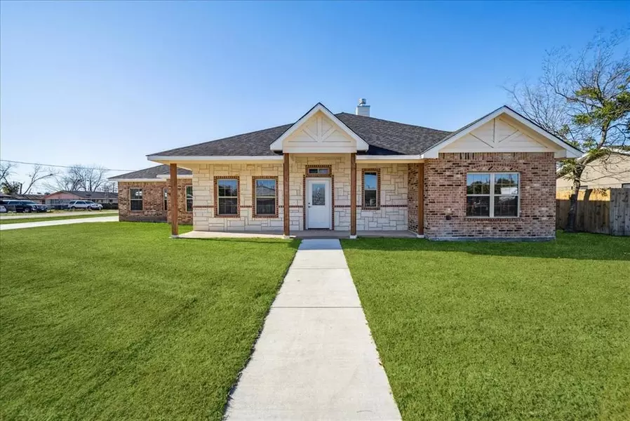 1708 E Dellis, Kaufman, TX 75142