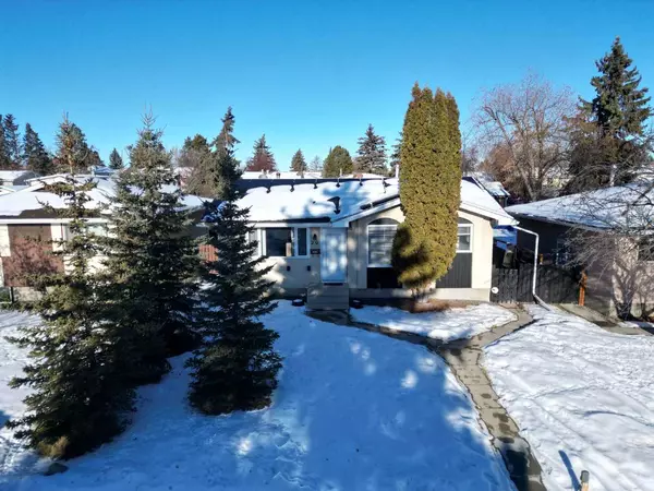 20 Neal Close, Red Deer, AB T4P 1N4