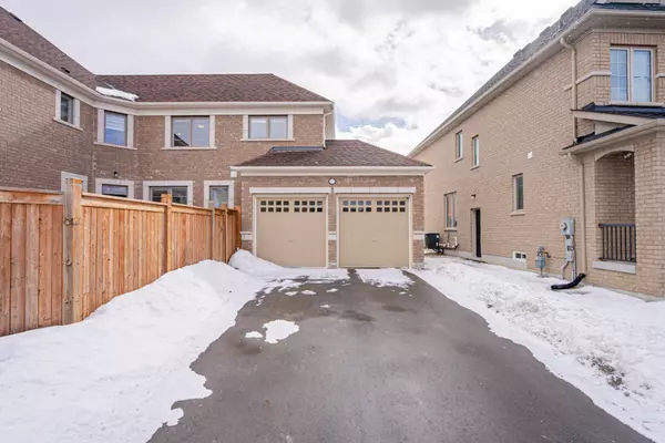 Oshawa, ON L1L 0M1,2576 Bandsman CRES