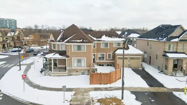 2576 Bandsman CRES, Oshawa, ON L1L 0M1