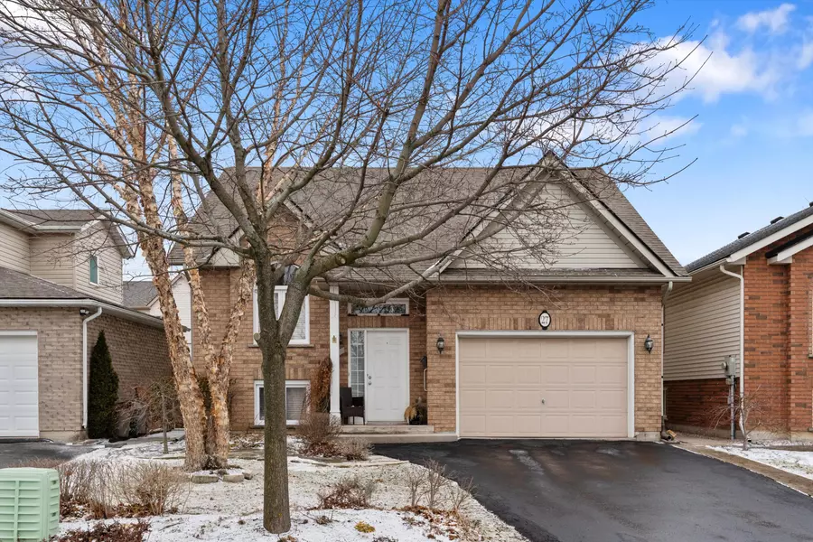 27 Cozocar CRES, St. Catharines, ON L2S 3Y5