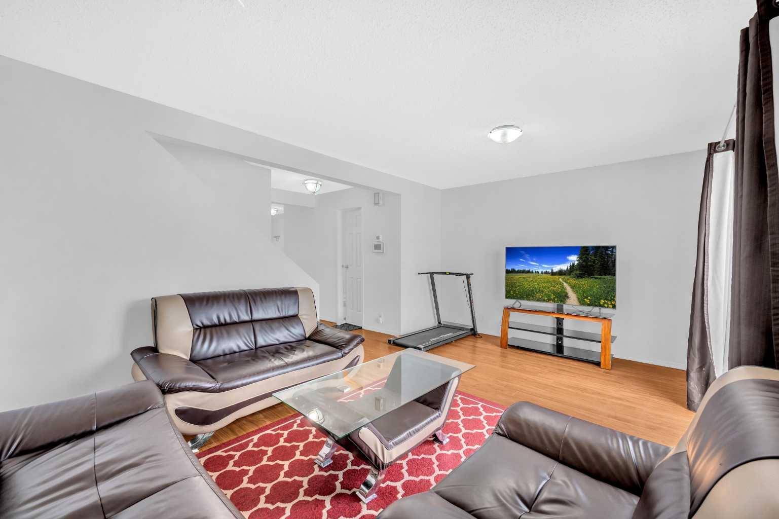 42 Falconer TER NE, Calgary, AB T3J 1W4