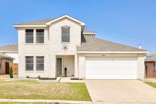 1044 Triple Crown Drive, Fort Worth, TX 76179