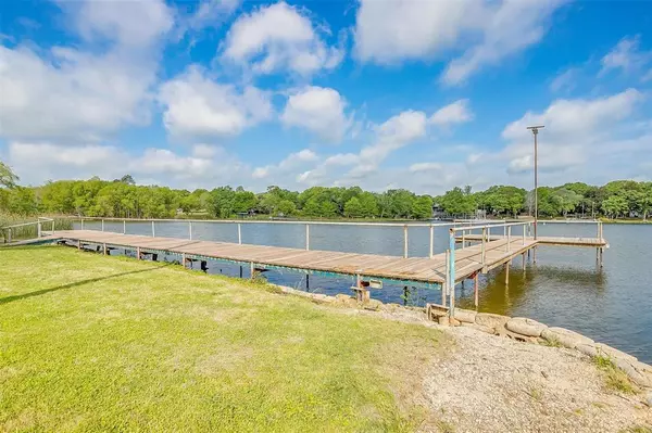 Alvarado, TX 76009,90 Live Oak Street