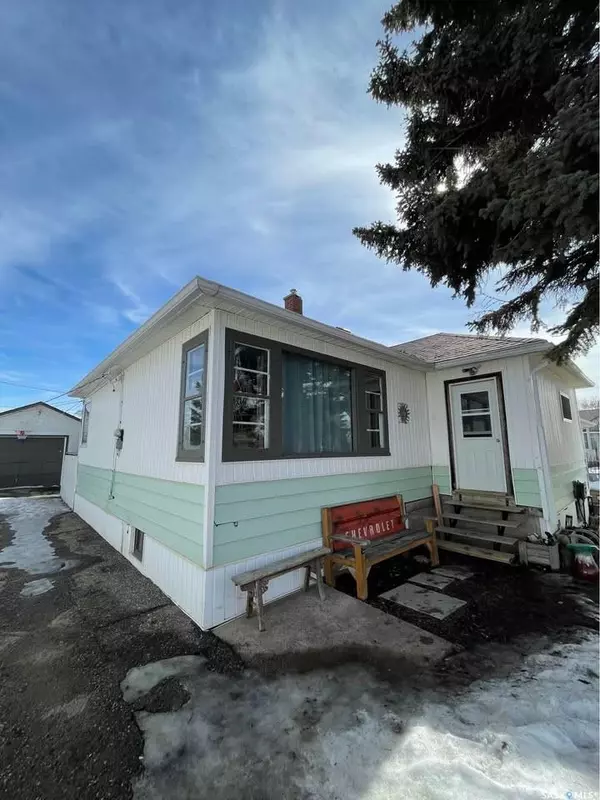 Oxbow, SK S0C 2B0,313 Souris STREET