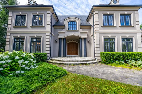 Oakville, ON L6J 7N1,88 Bel Air DR