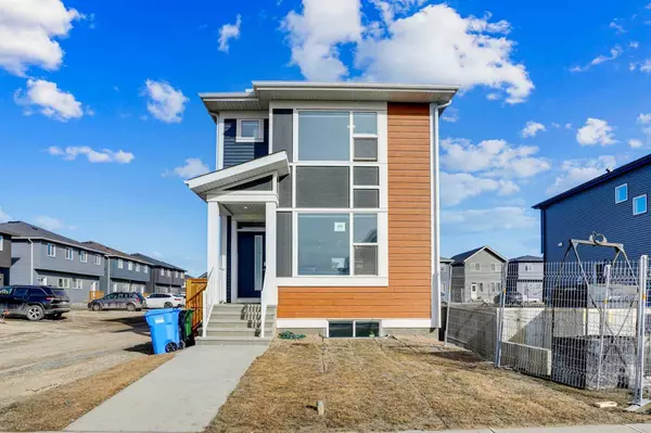 208 Corner Glen AVE Northeast, Calgary, AB T3N 2L8