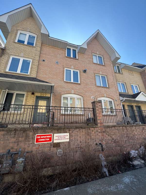 75 Weldrick RD E, Richmond Hill, ON L4C 0H9