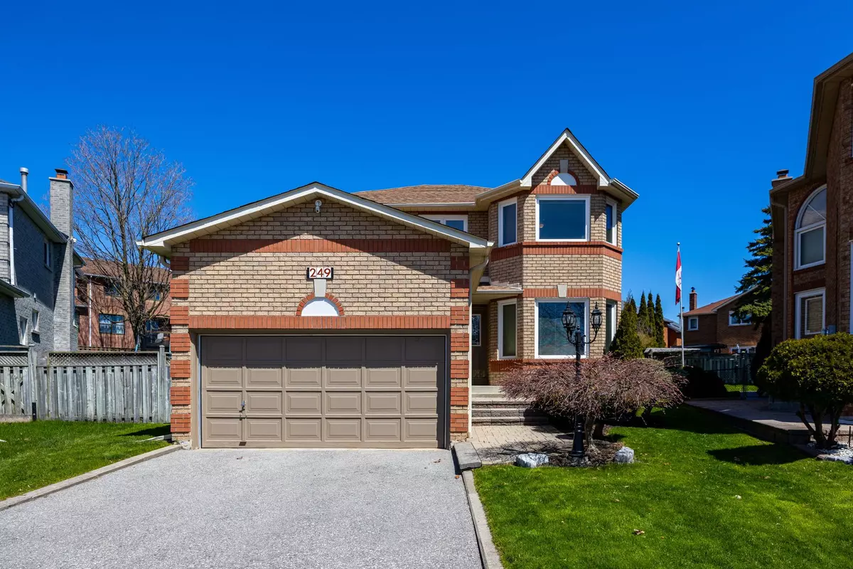 Pickering, ON L1V 6P9,249 Mossbrook SQ