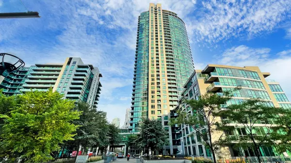 Toronto C01, ON M5V 4A2,215 Fort York BLVD #1609