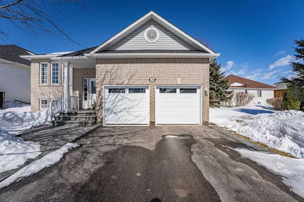 20 Meadowood DR, Wasaga Beach, ON L9Z 3B8