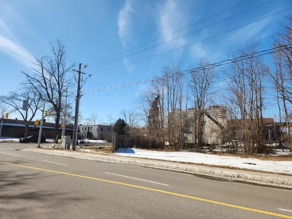 Burlington, ON L7R 2H4,685 Brant ST