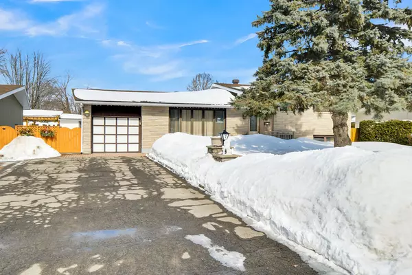 7 Beaverton AVE, Cityview - Parkwoods Hills - Rideau Shore, ON K2E 5K5