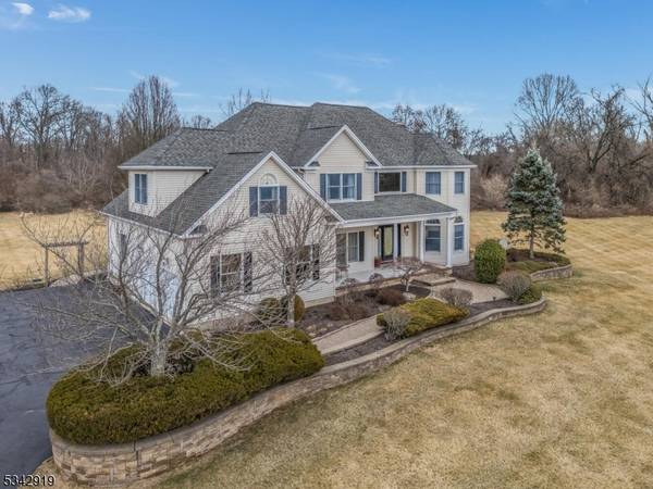 5 General Morgan Ln, Lebanon Twp., NJ 08826