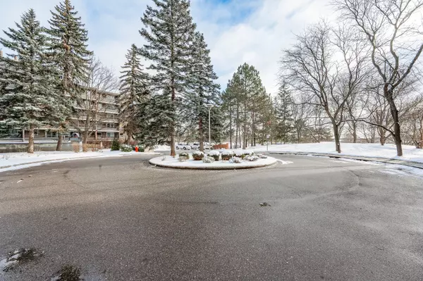 Guelph, ON N1H 7J6,89 Westwood RD #402