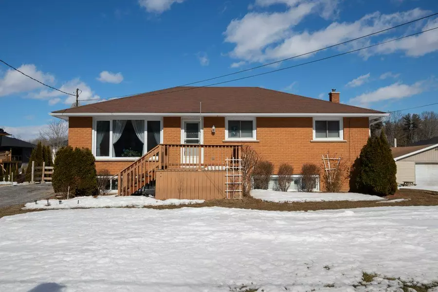 21642 Loyalist Pkwy, Prince Edward County, ON K0K 1L0