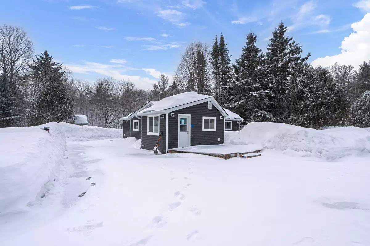 Georgian Bay, ON P0B 1K0,7826 Lake Jospeh RD