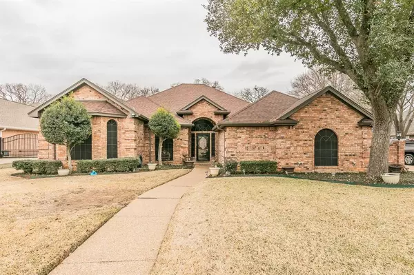 808 Majestic Oaks Court, Mansfield, TX 76063