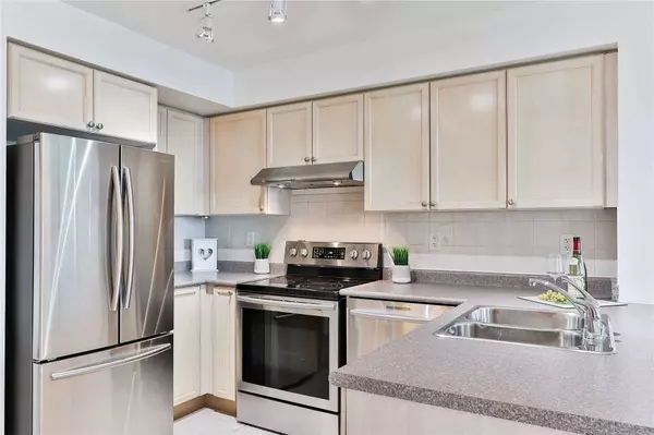 Mississauga, ON L5B 4L2,33 Elm DR #2108