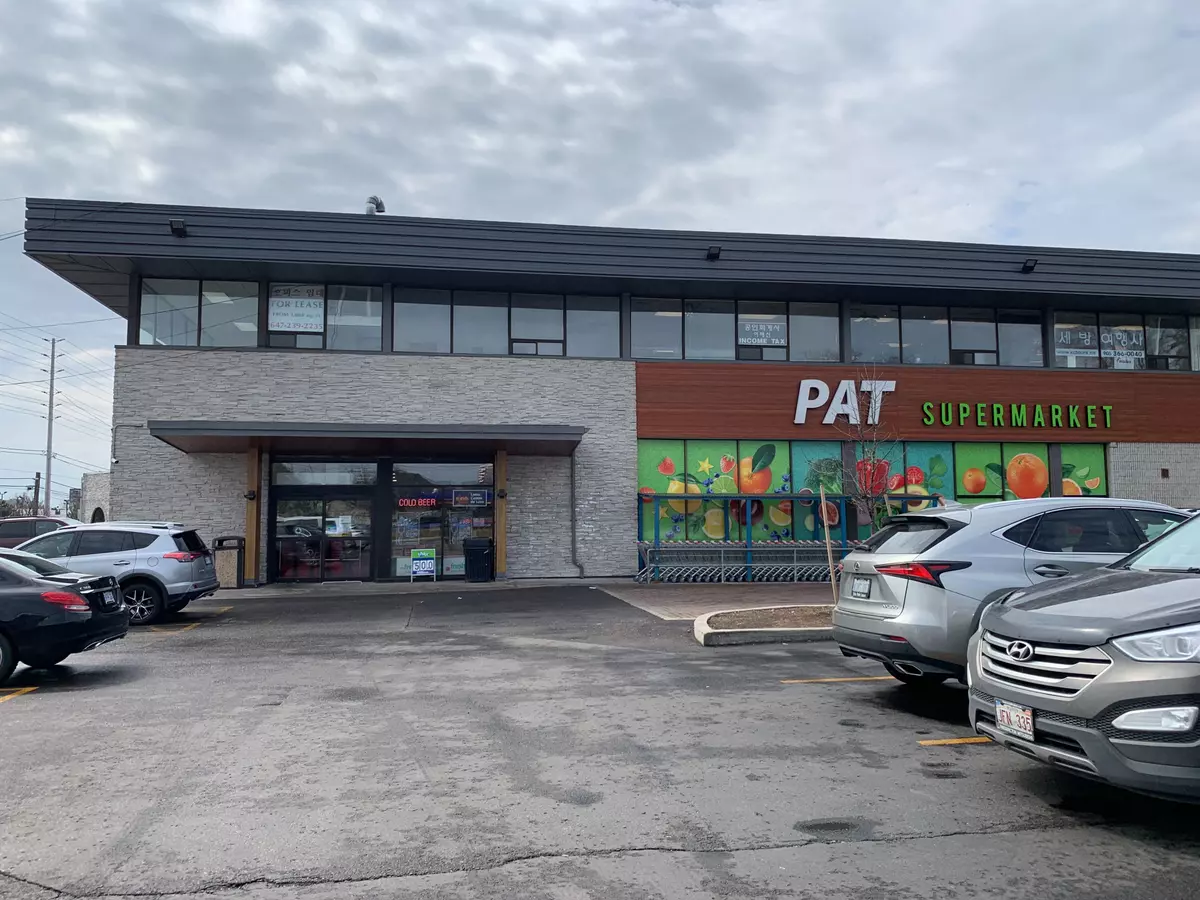 Mississauga, ON L5A 1X1,333 Dundas ST #209