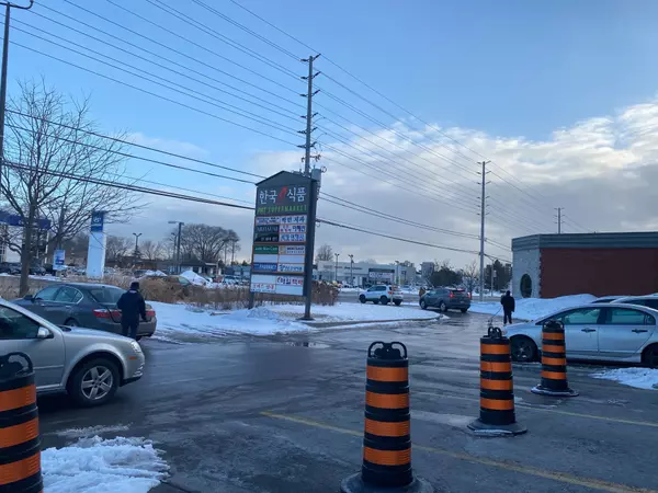Mississauga, ON L5A 1X1,333 Dundas ST #209