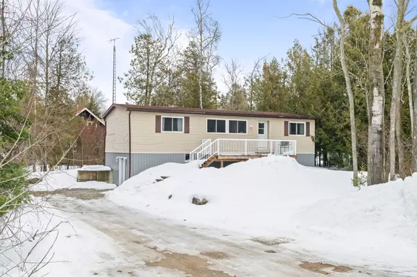 184 Scotts Point RD, Kincardine, ON N0G 2T0