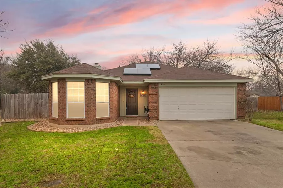 4501 Royal Springs Drive, Arlington, TX 76001