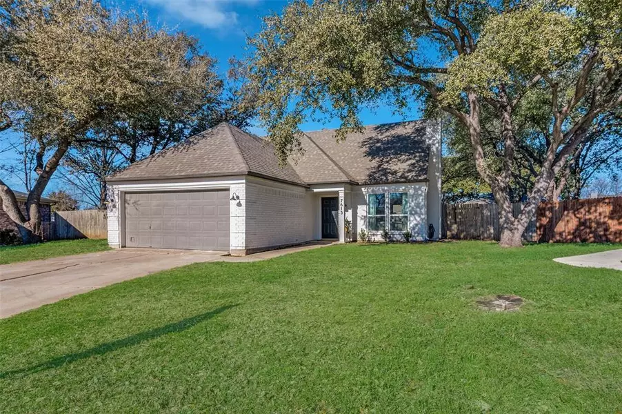 7613 Honeybee Court, Fort Worth, TX 76137