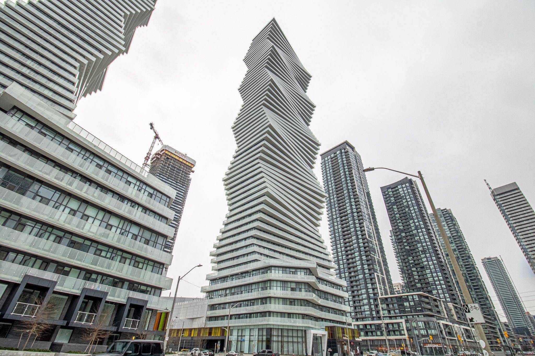 3900 Confederation Pkwy #216, Mississauga, ON L5B 0M3