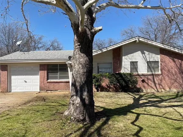 8832 Myra Street, White Settlement, TX 76108