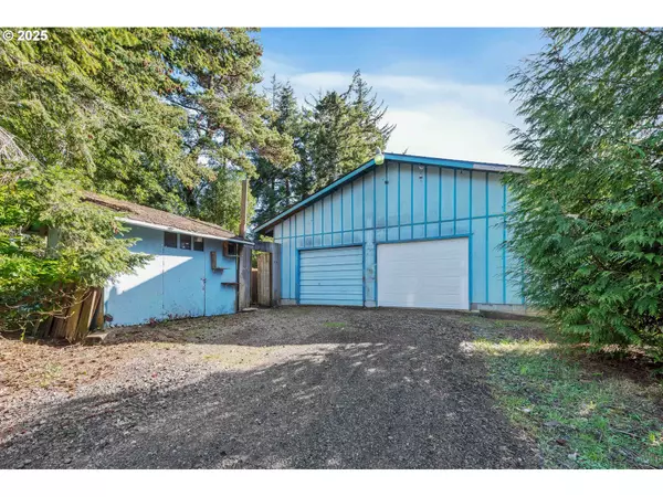 1660 LUND AVE, Coos Bay, OR 97420