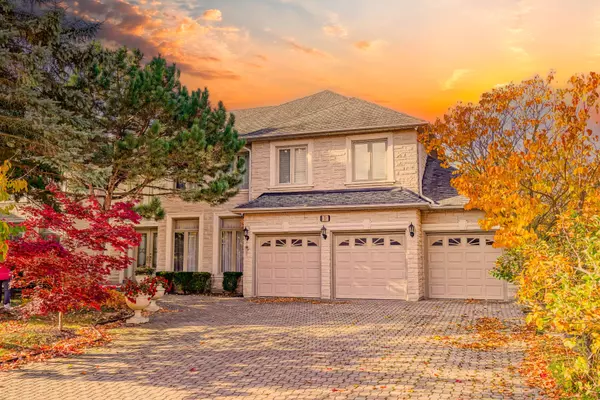 13 Bayview Forest LN, Markham, ON L3T 7S4