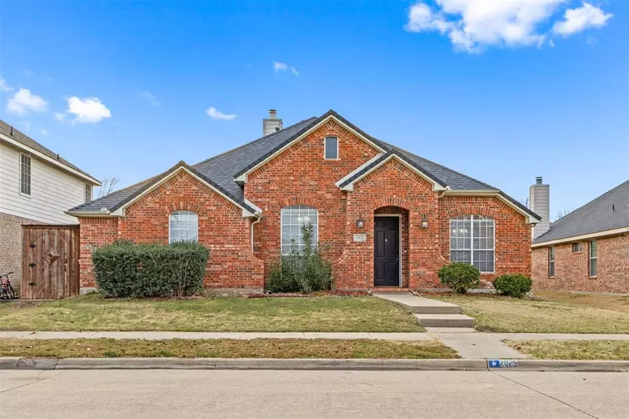 2825 Crosslands Drive, Garland, TX 75040