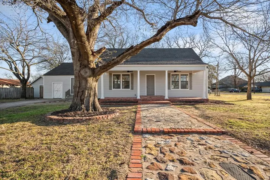 308 S Fordyce Street, Blooming Grove, TX 76626