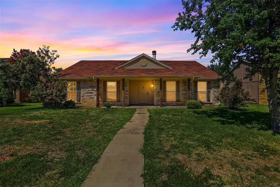 8401 Chesham Drive, Rowlett, TX 75088