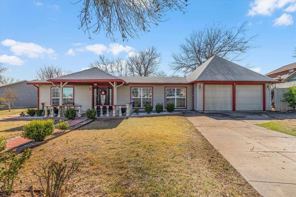 2201 Roberts Cut Off Road, River Oaks, TX 76114