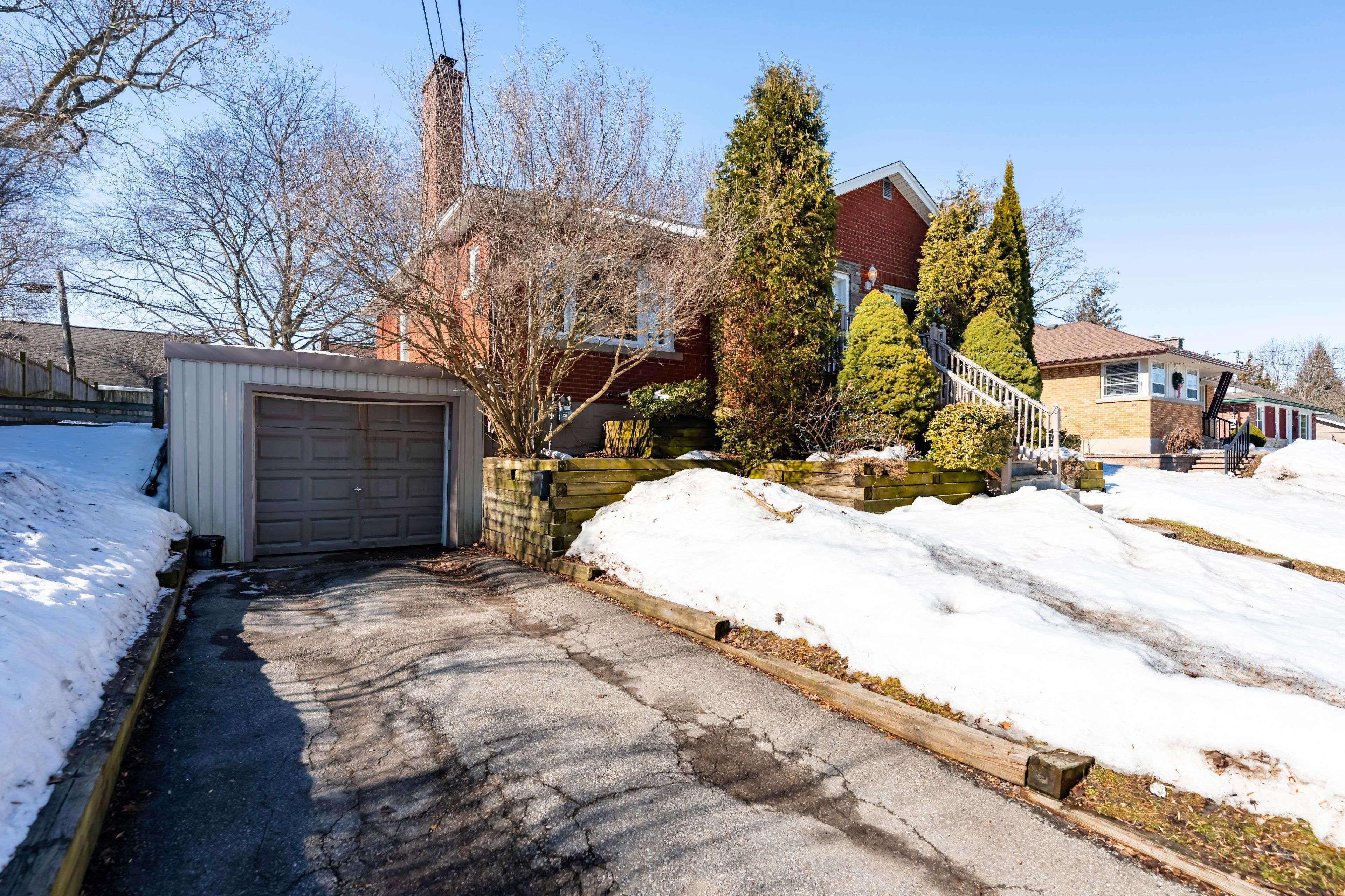 Guelph, ON N1H 5Z9,32 Rosewood AVE