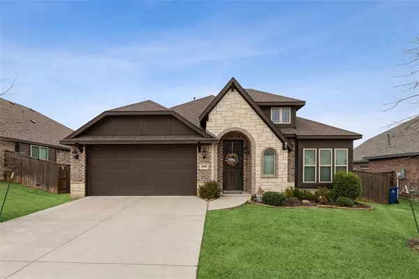 1040 Weeping Oak Drive, Burleson, TX 76028