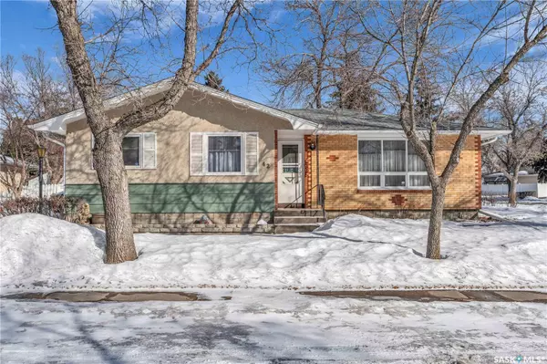 42 Lloyd BAY, Regina, SK S4R 5T6