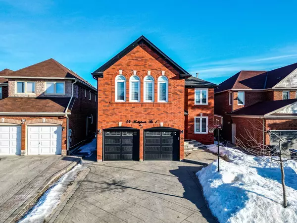 44 Hollybush ST, Brampton, ON L6R 1A6