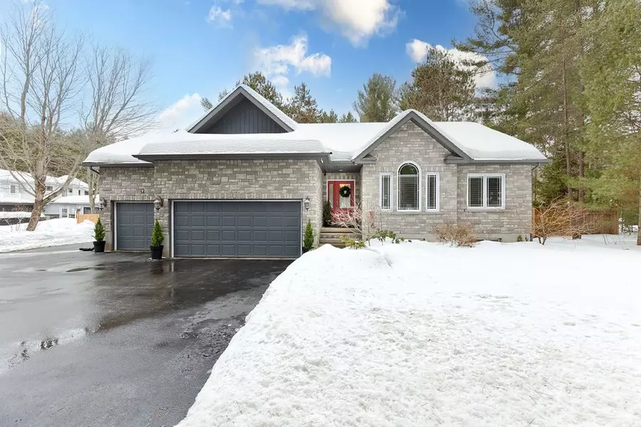 7 Steffen ST, Petawawa, ON K8H 3L8