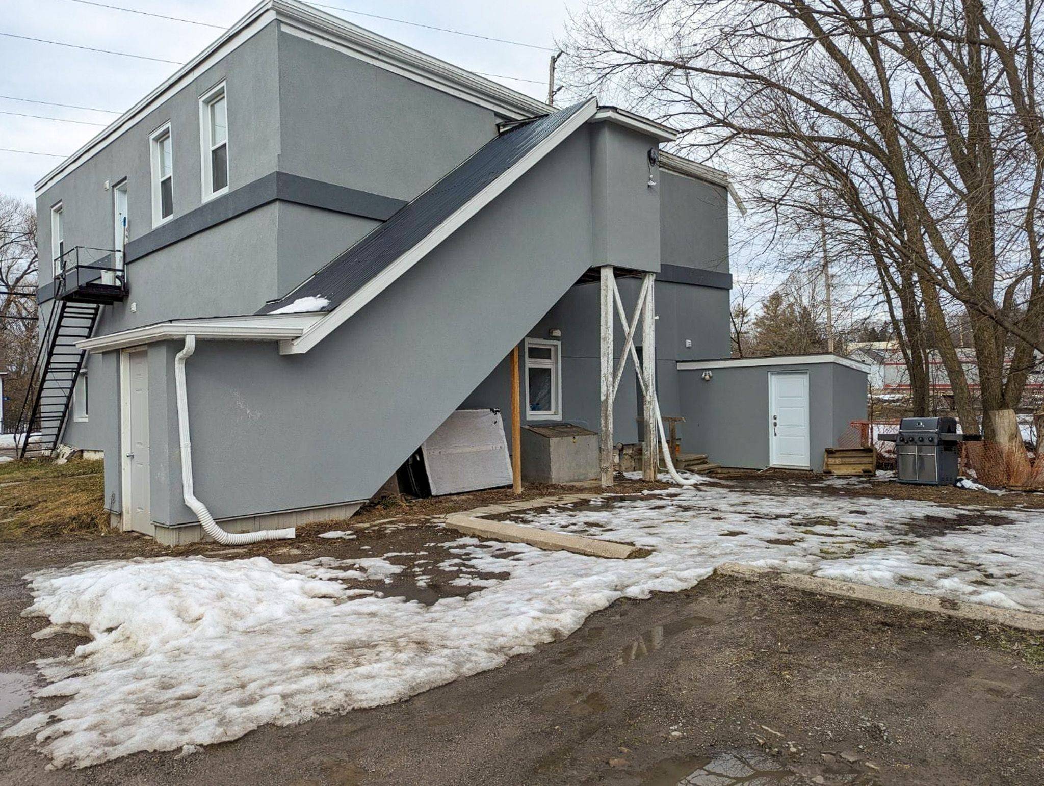 Elizabethtown-kitley, ON K0E 1M0,17 Main ST W